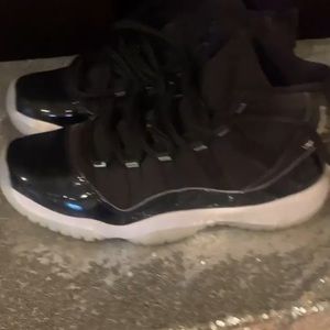 I am selling a pair of jordons only worn twice